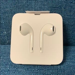 Apple Earpods with Lightning Connector - New